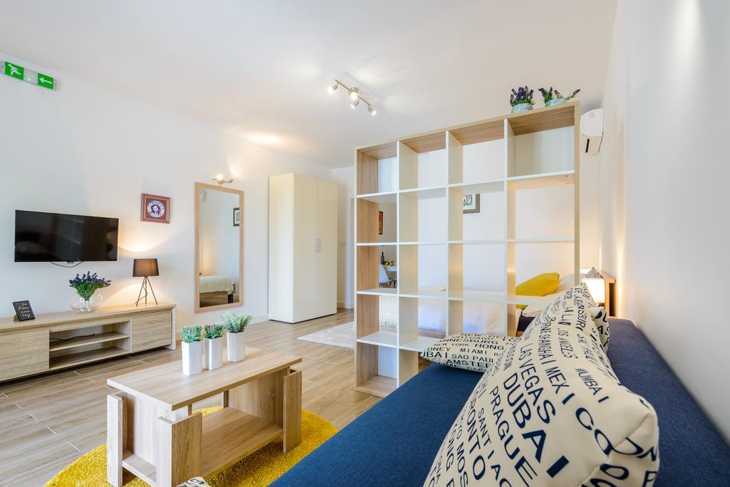 Tandem Apartments With Swimming Pool 察夫塔特 外观 照片